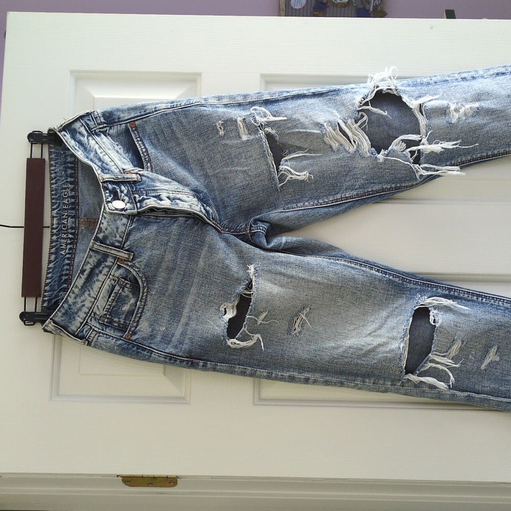 American Eagle TomGirl Jeans, shredded, size 6US